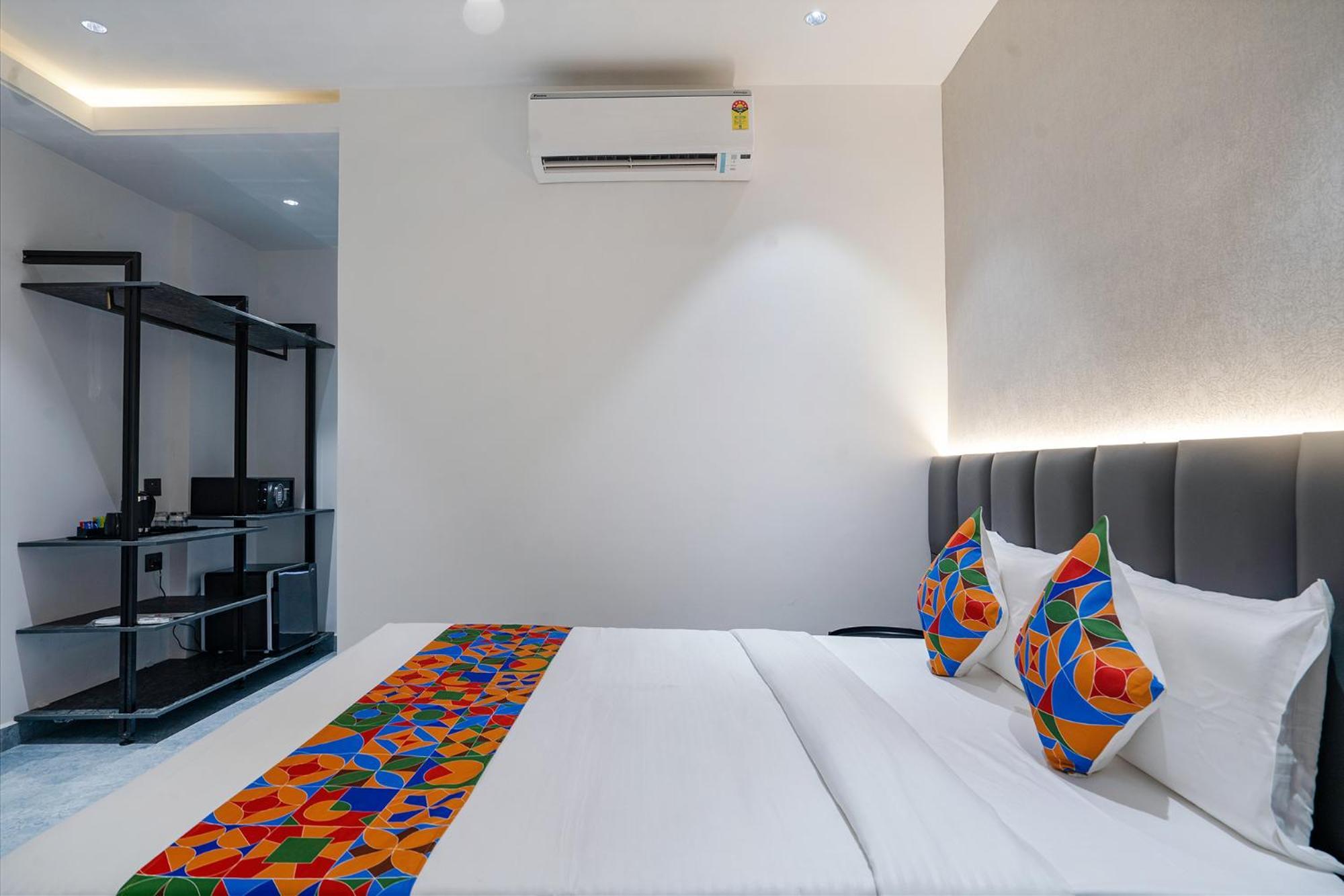 Fabhotel Prime Cloud 5 Studios ไฮเดอราบัด ภายนอก รูปภาพ