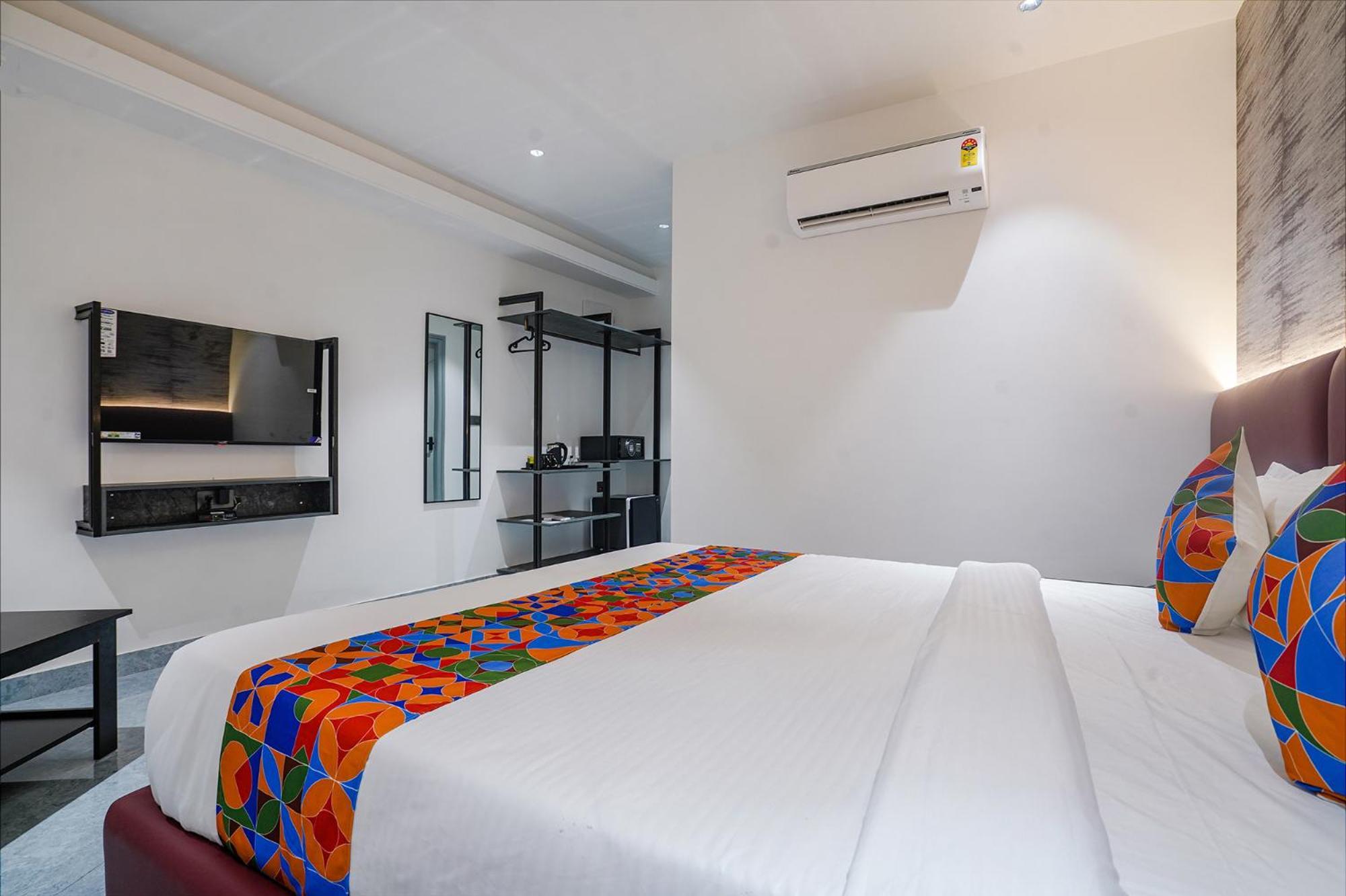 Fabhotel Prime Cloud 5 Studios ไฮเดอราบัด ภายนอก รูปภาพ