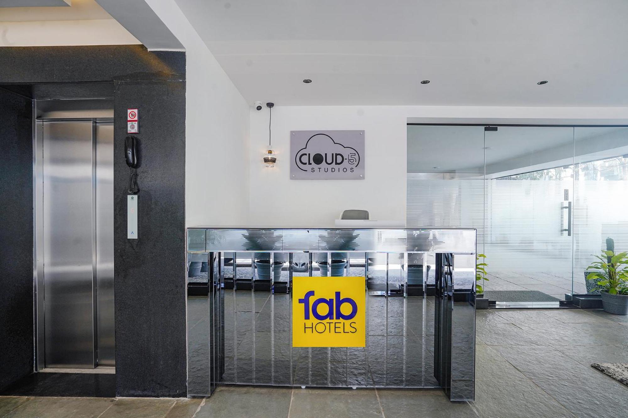 Fabhotel Prime Cloud 5 Studios ไฮเดอราบัด ภายนอก รูปภาพ
