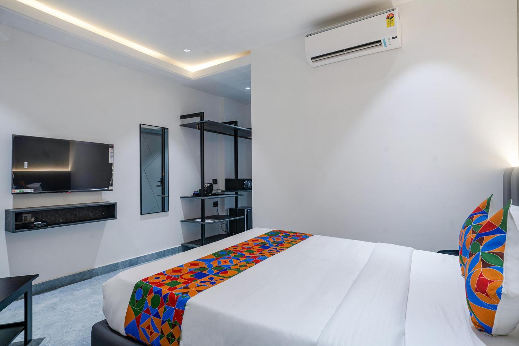 Fabhotel Prime Cloud 5 Studios ไฮเดอราบัด ภายนอก รูปภาพ