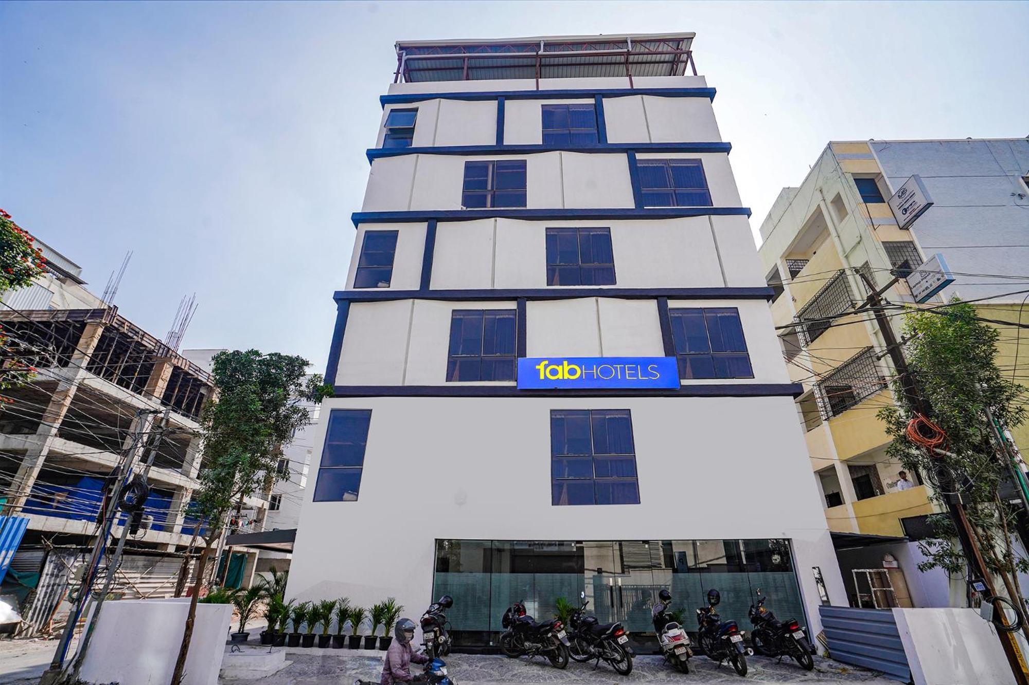 Fabhotel Prime Cloud 5 Studios ไฮเดอราบัด ภายนอก รูปภาพ