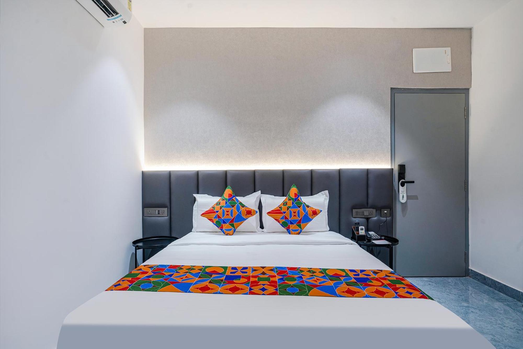 Fabhotel Prime Cloud 5 Studios ไฮเดอราบัด ภายนอก รูปภาพ
