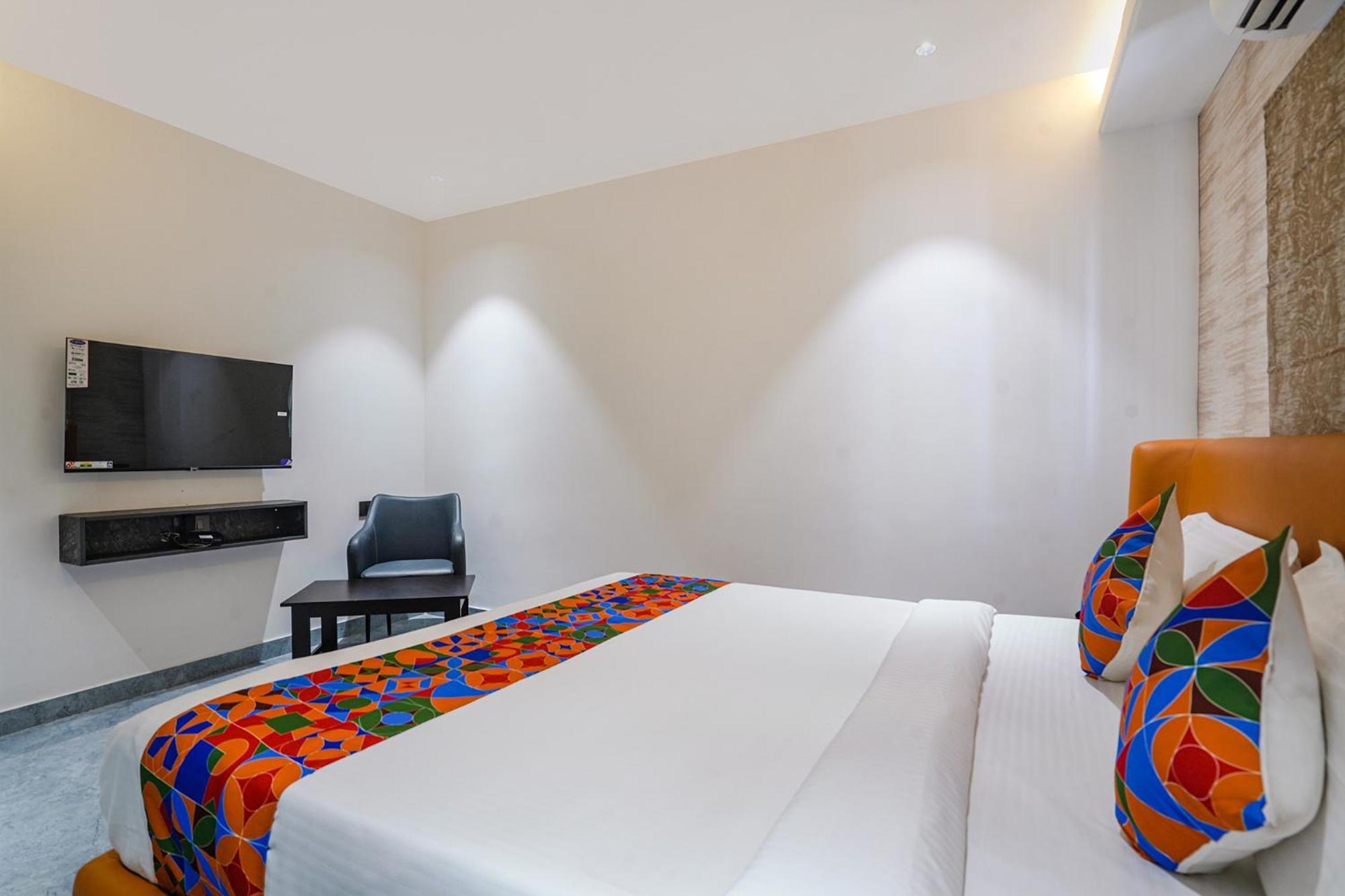 Fabhotel Prime Cloud 5 Studios ไฮเดอราบัด ภายนอก รูปภาพ