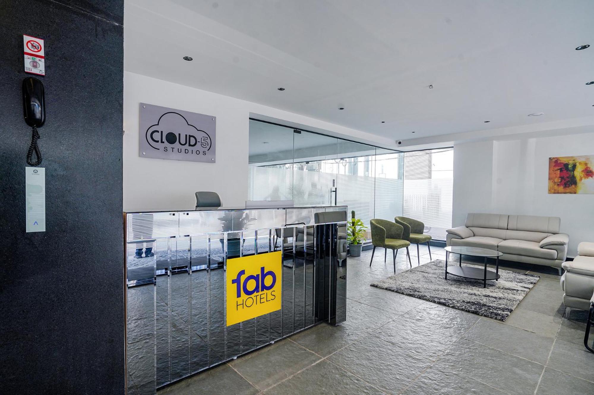 Fabhotel Prime Cloud 5 Studios ไฮเดอราบัด ภายนอก รูปภาพ